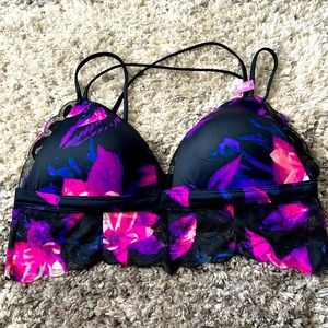 NWT Victoria’s Secret lace push up bra. Size medium. No underwire.